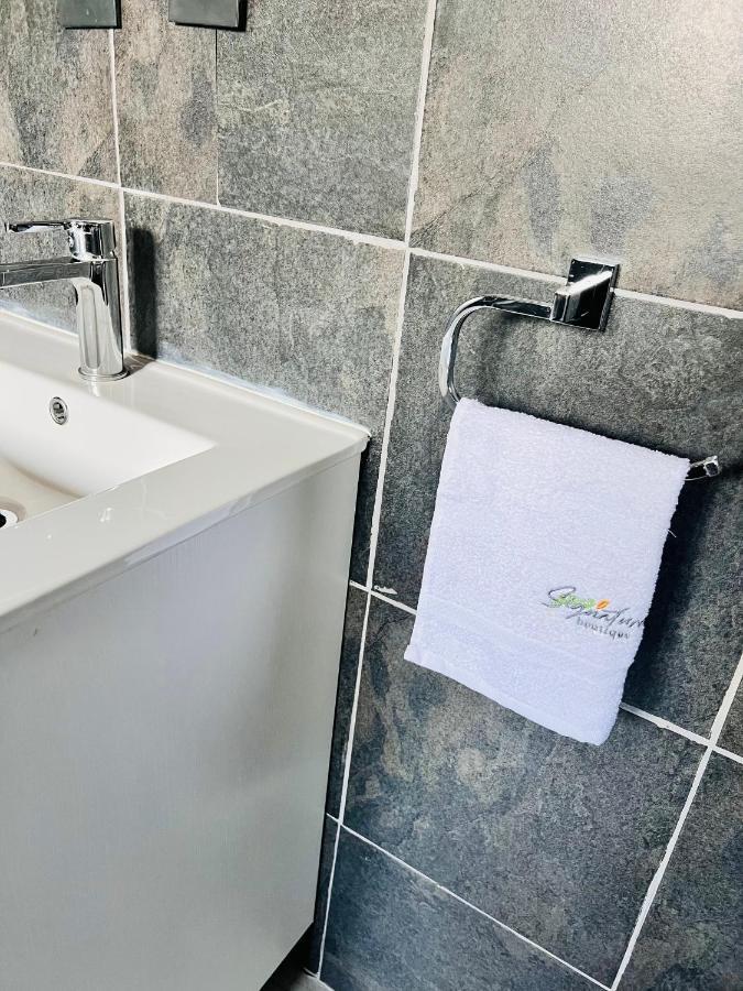 Signature Boutique Guesthouse Маун Экстерьер фото