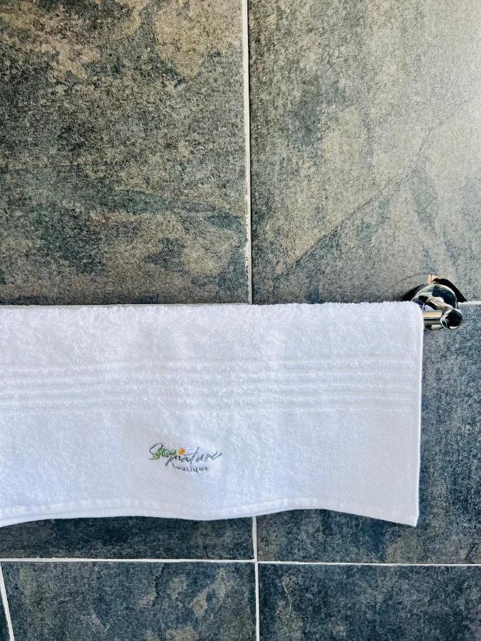 Signature Boutique Guesthouse Маун Экстерьер фото